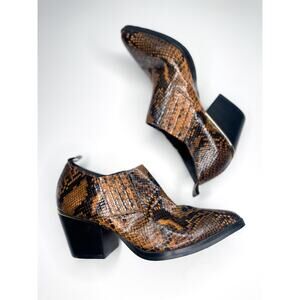Bleeker & Bond Lydia Snakeskin Ankle Boots Size 8.5 Gloss Leather Biker